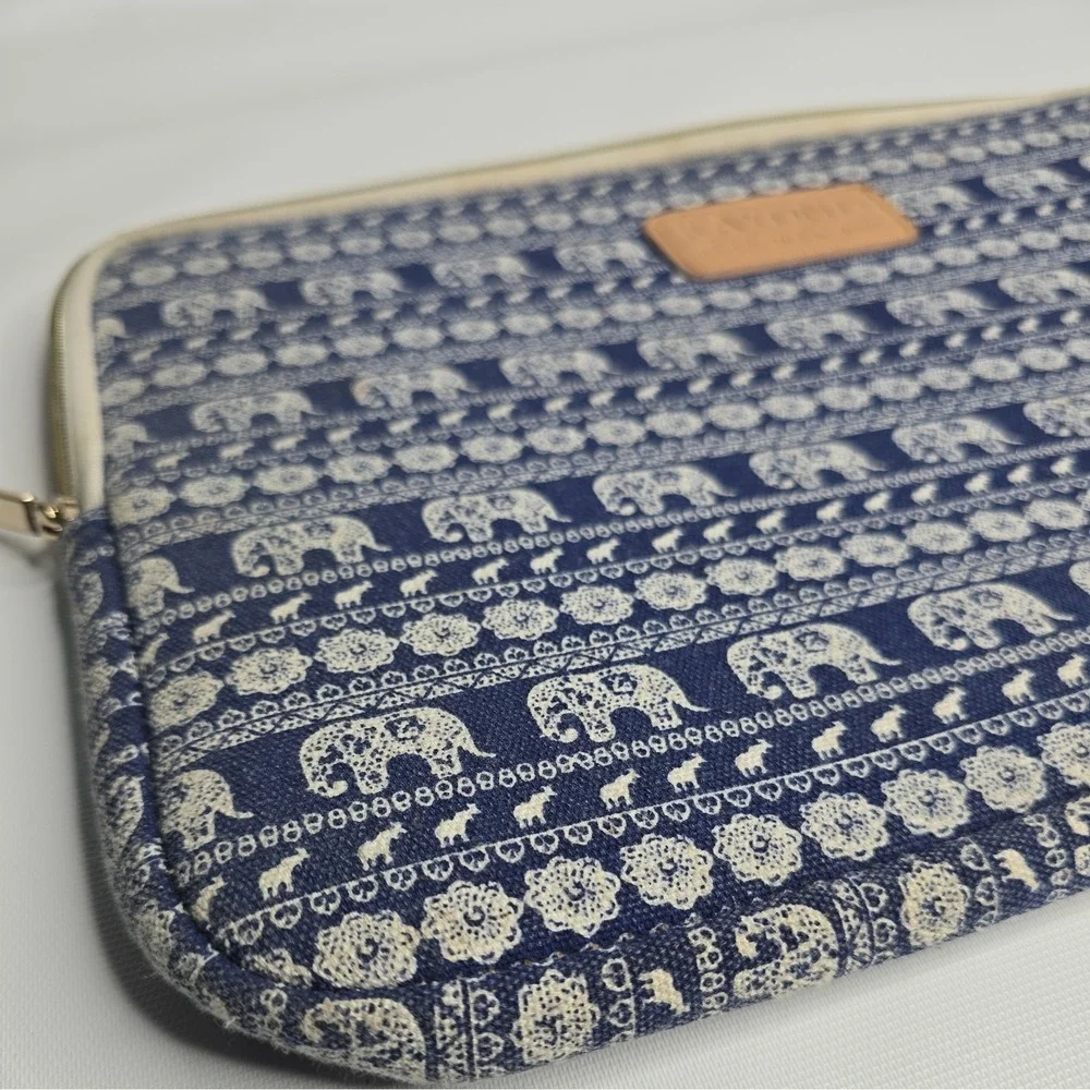 Kayond Elephant Design Laptop / Tablet Sleeve Case. Zipper, padded, 14x10. EUC